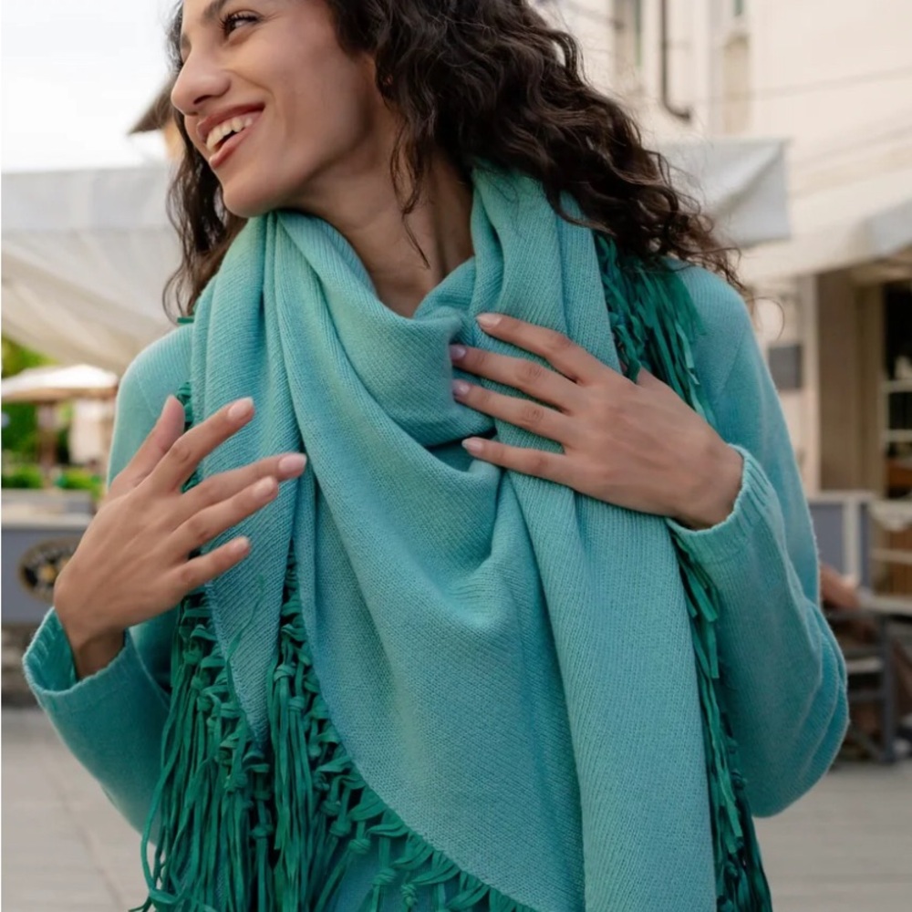 BNWT PINOTTI SCARF in VERDE TIFFANY 💚🩵